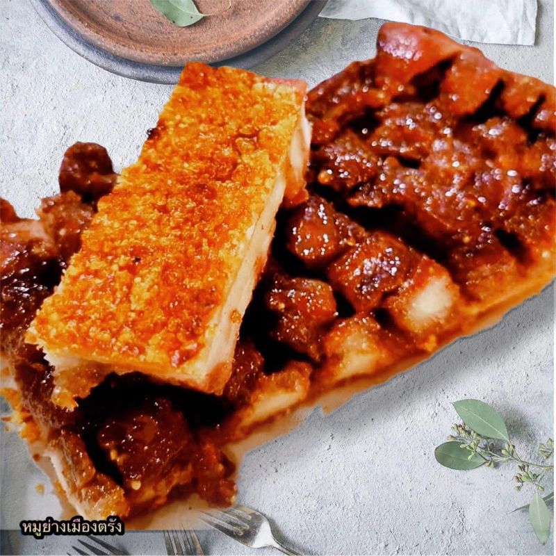 หมูย่างเมืองตรัง 1/2 กิโลกรัม ของแท้100% จากจังหวัด ตรัง การันตีตวามอร่อย