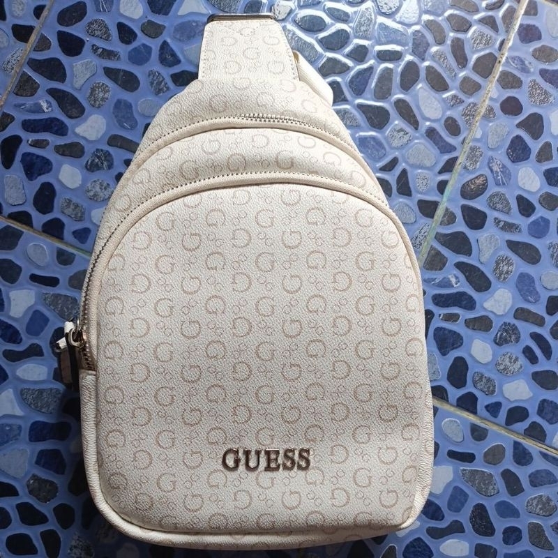 กระเป๋าแบรนด์แท้ guess มือ 1