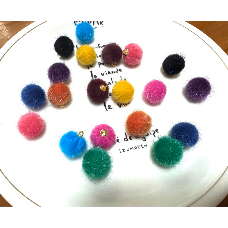 (ชิ้นละ 4 บาท ) จี้ ปอม ปอม  สีพื้น จี้สําหรับ DIY