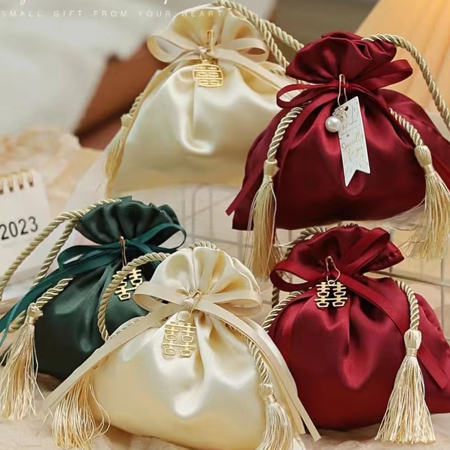 ✅พร้อมส่ง✅กระเป๋าผ้าซาติน มีพู่ห้อย ถุงนำโชค สไตล์จีน ใส่ขนม ใส่เครื่องประดับ งานแต่งงาน