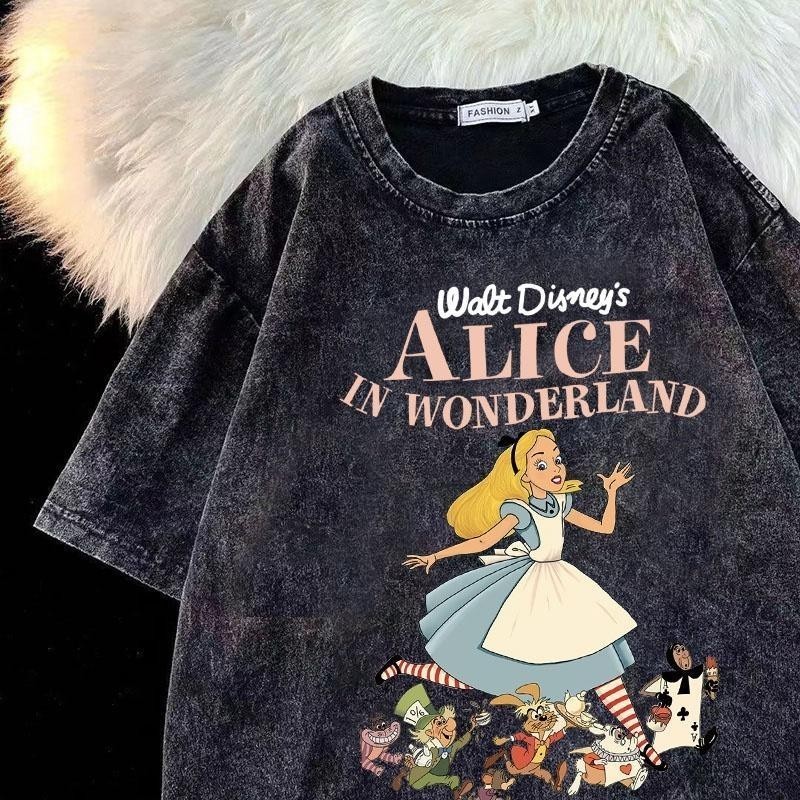 ONETEE🍓เสื้อยืดผู้หญิง สวมใส่สบาย เสื้อยืดแขนสั้น ลาย "IN WONDERLAND" ผ้านิ่ม OVERSIZE แฟชั่น ผ้าฝ้าย100% สไตล์เกาหลี