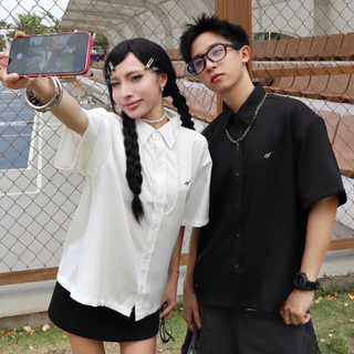 Karants เสื้อเชิ้ต Cropped Boxy ผ้าฝ้ายเนื้อเย็น ตกแต่งด้วยโลหะเรียบ สำหรับผู้ชายและผู้หญิง Unisex - KR216