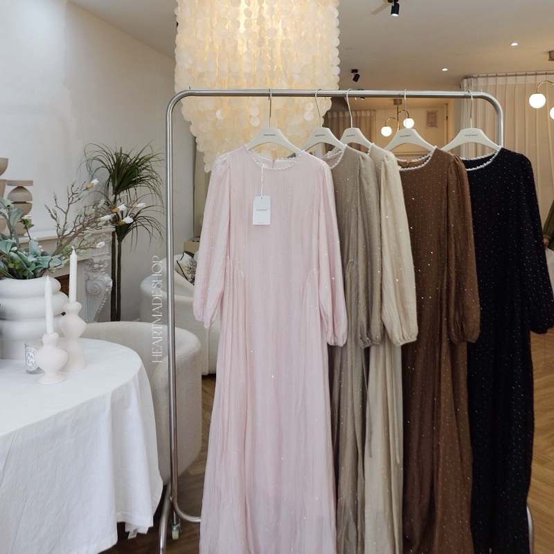 (C52) Heartmade—Moei dress(เดรสยาวผ้ายับย่นติดเพชรดีเทลซิปหลัง)