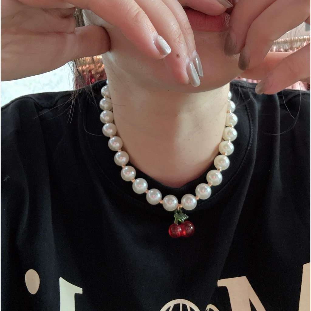 🍒New In🍒สร้อยคอ ลูกปัดมุกกลม 10 มิล สลับปัดทอง มาพร้อมจี้เชอรี่ น่ารัก ชิคที่สุดด