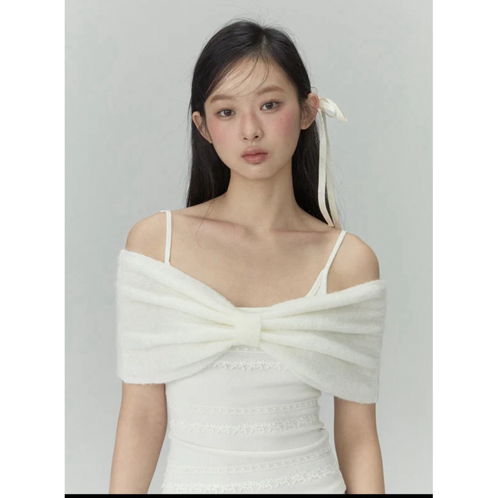 Weekendhub Slanted Shoulder Top เสื้อปาดไหล่โบว์ (pre-order)
