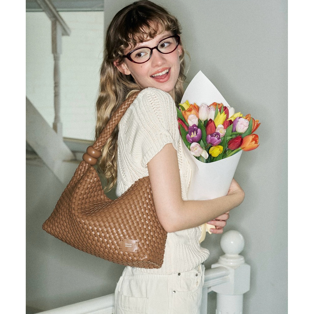 MUVA ฟรี charm ห้อยกระเป๋า [โค้ดลด 25% เหลือ 2018.-] MU-1527 Pearl Woven Bag กระเป๋าสะพายข้าง