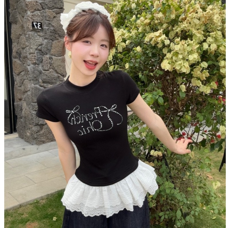 เสื้อยืดเเขนสั้น เสื้อยืดแต่งชายลูกไม้ เเต่วเพชรหน้าอก ไหล่ตรง งานลูกไม้ ทรงสลิฟฟิต #020311