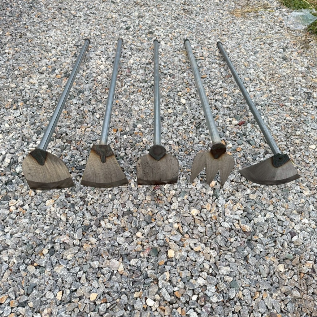 จอบ จอบขุดดิน ขนาดใหญ่ ทำจากเหล็กผานไถ แท้ เหนียว ทนงาน ไม่สึกง่าย ด้ามแป๊ป 1นิ้ว ยาว 120ซม.