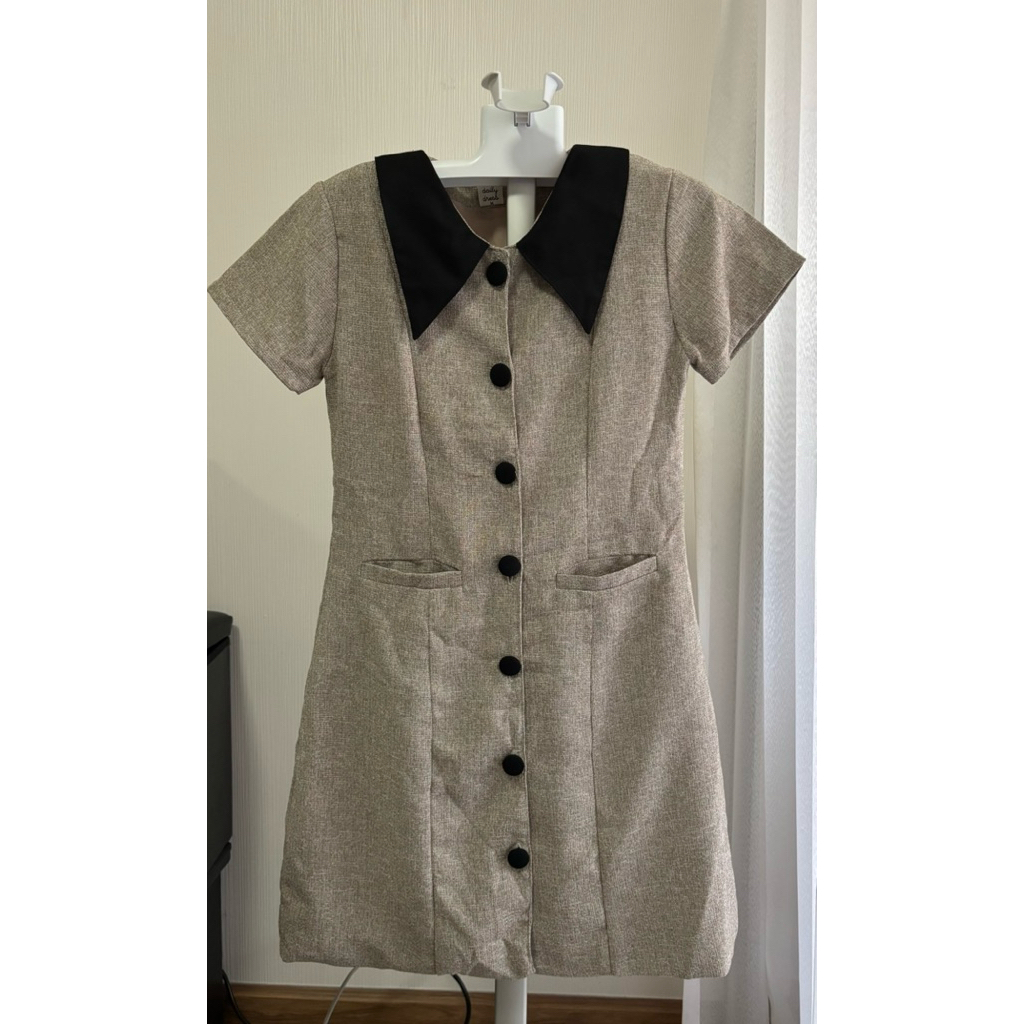 ส่งต่อเดรสยี่ห้อ Med daily dress Size M  ⭐️  รุ่นPIE dress เดรสทวีตคอปก