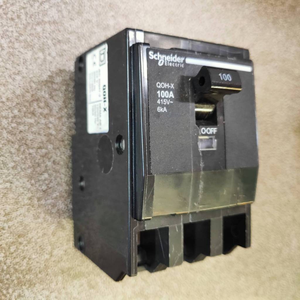 เซอร์กิตเบรกเกอร์ลูกย่อย QOH3100XT 3 Pole SQUARE D
