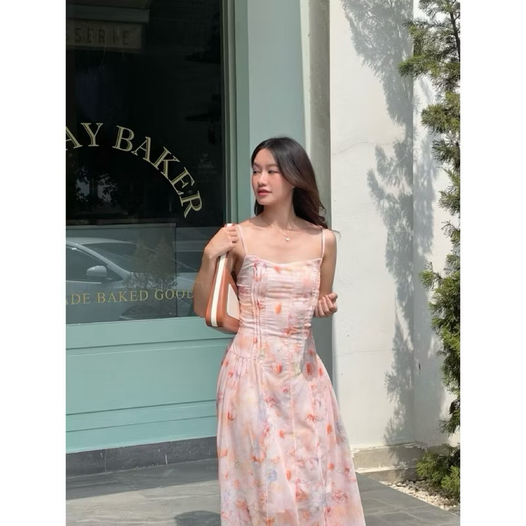 used!!!! มือสอง สภาพดี ใส่ 1 ครั้ง Dolly dress เดรสยาวลายดอกไม้ ของแบรนด์ g2n.clothshop.th