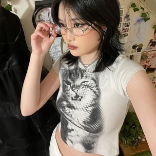 Kitty พร้อมส่ง🐱เสื้อยืดรัดรูปผู้หญิง Y2Kเสื้อครอปท็อป แขนสั้นคอกลอน Croptop พิมพ์น้องแมว ผ้ายืดใส่สาย สวาอ้วนใส่ได้