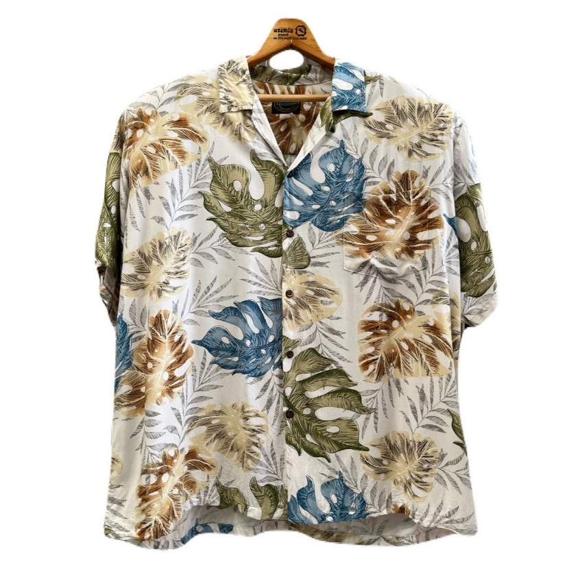 เสื้อฮาวาย อก58 ไหล่22 ยาว31 Made in Hawaii USA สีขาวออฟไวท์ แบรนด์ Reserved 100%Rayon (Z22) Big siz