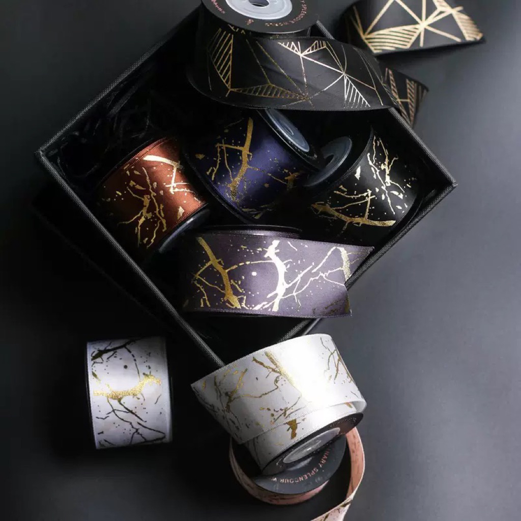 ริบบิ้นซาตินปั๊มทอง  2.5cm Satin Ribbon ใช้สำหรับห่อของขวัญ ทำโบว์ ผม งานคราฟต์ DIY
