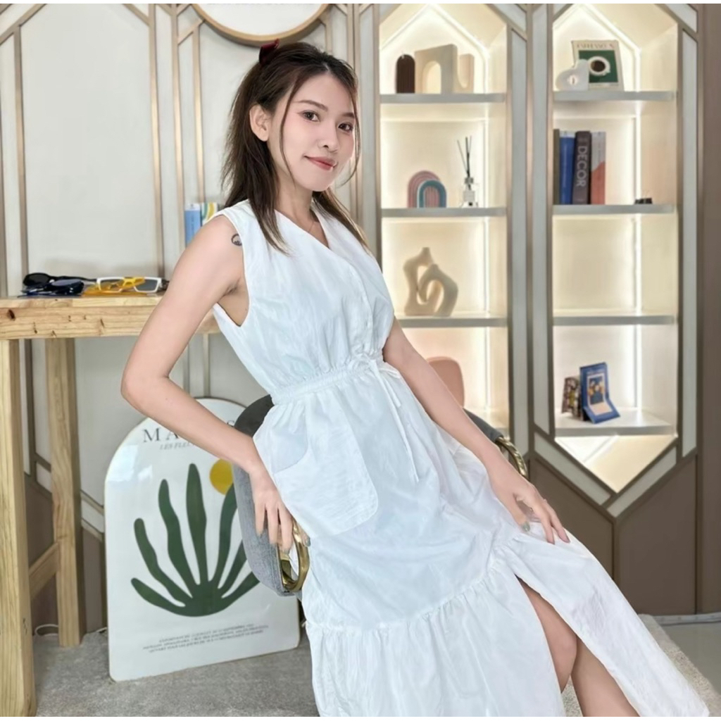 ส่งต่อ ชุดเดรสยาว แขนกุด เอวสม็อค สีขาว ไซส์ S ป้าย Lamer Lamai ซักเก็บ