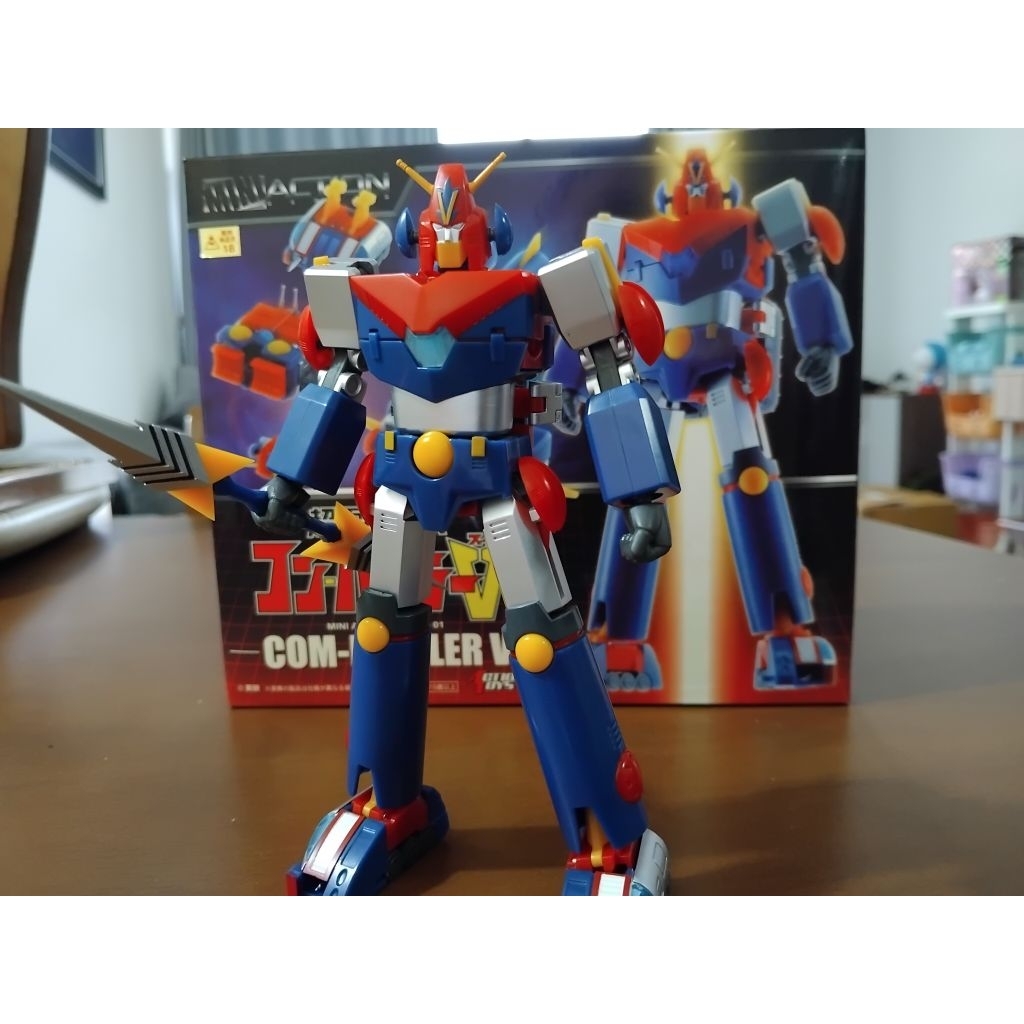 215  COM-BATTLER V  Action Toys mini action series 01