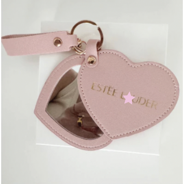 กระจก พวงกุญแจกระจก จากแบรนด์ Estee Lauder มาในรูปหัวใจสีชมพูน่ารัก Nongnaveauty