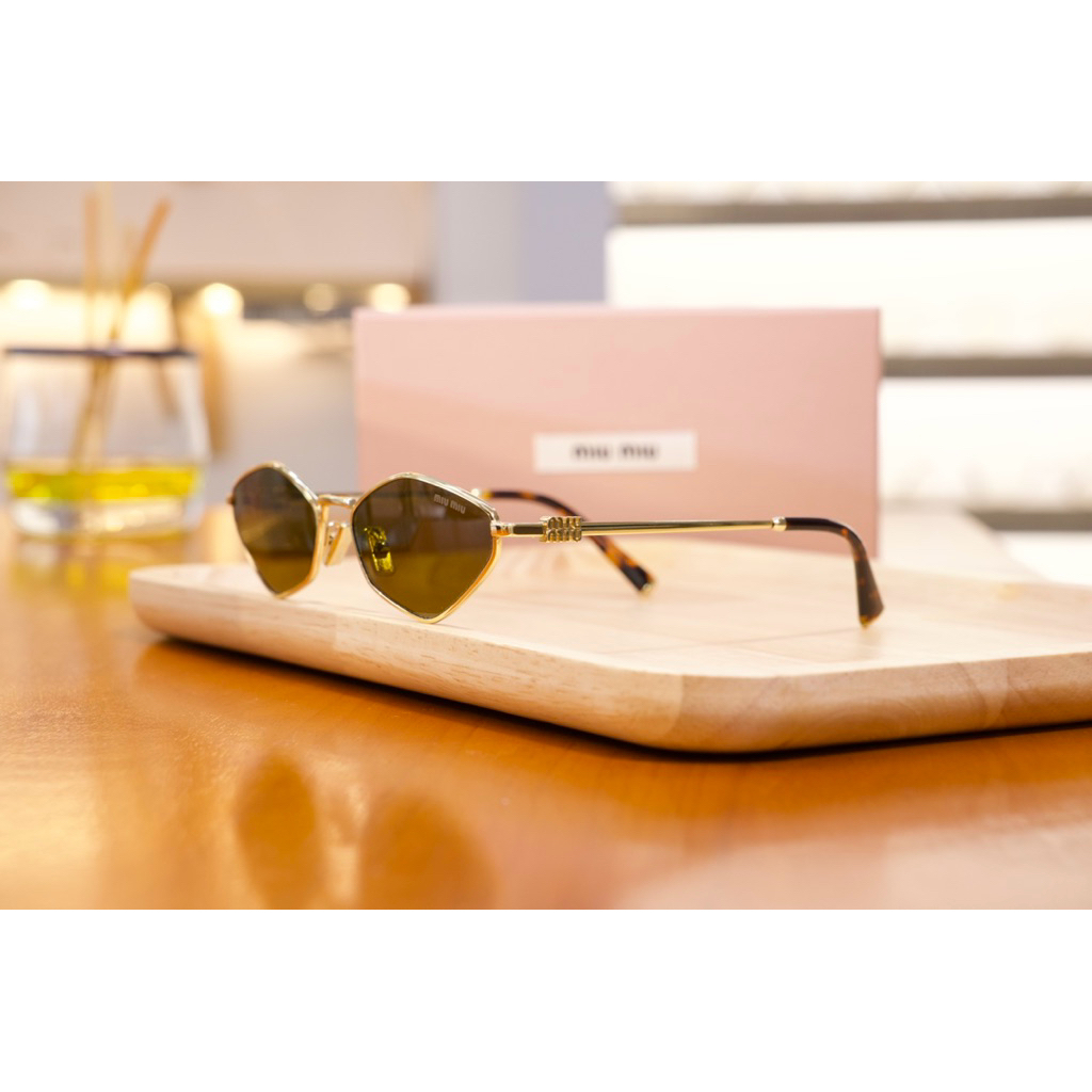 แว่นกันแดด Miu Miu MU 56Z