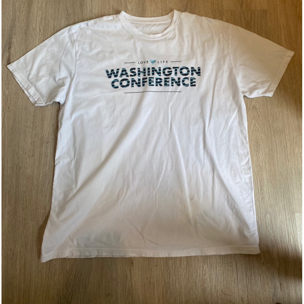 รหัสC3 เสื้อวินเทจWashington Conference สภาพ: 9/10 ขนาด: อก 44นิ้ว ตำหนิ: เปื้อน1จุด ราคา: 160บาท 💖