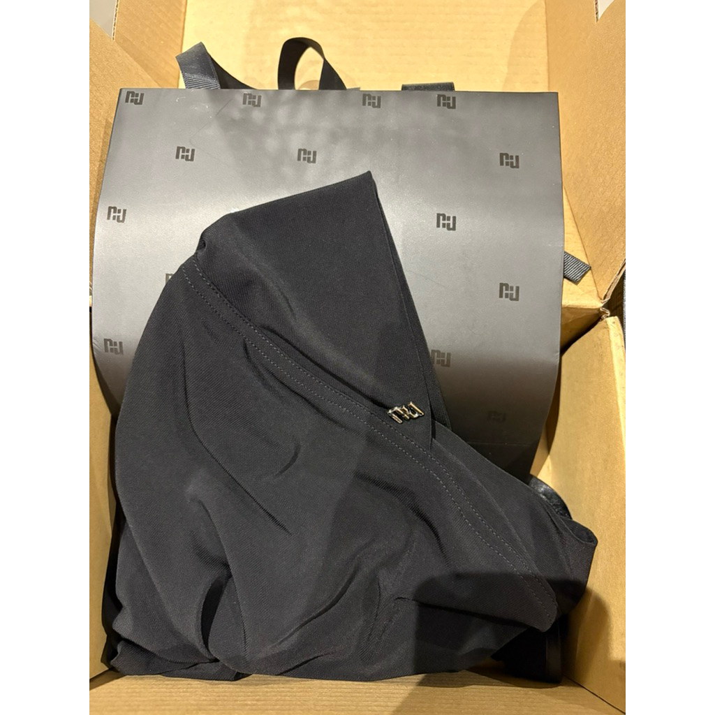 NUNUH CLASSIC ทรงตาลากง (ไม่ปิดคาง) ไซส์s มือ1