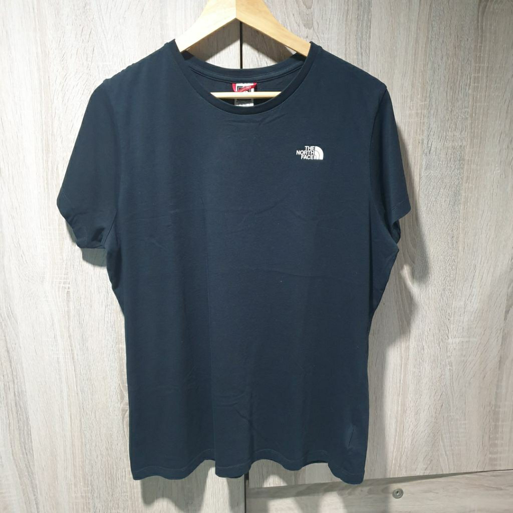 เสื้อยืด The North Face สีดำ ของแท้มือสอง