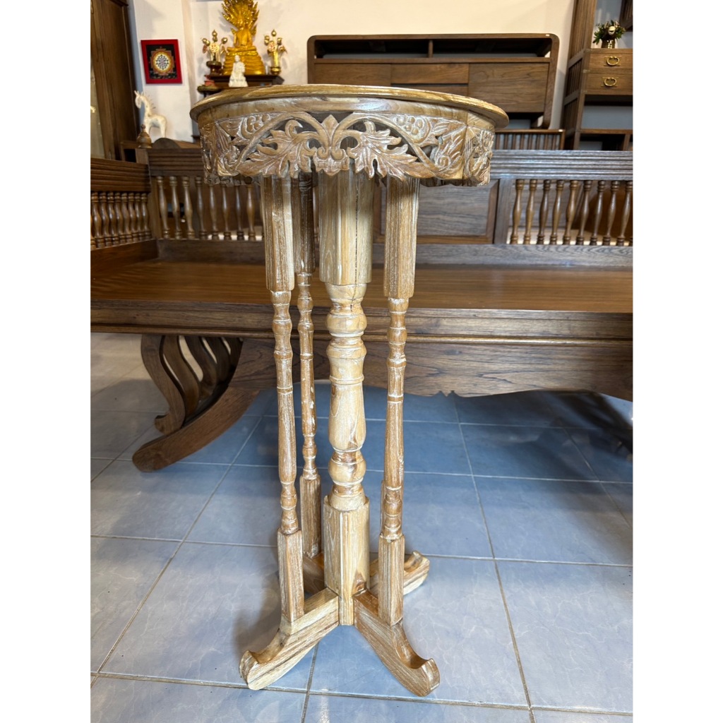 โต๊ะไม้สัก โต๊ะกลม ลายเถาองุ่นกว้าง 35X สูง 75cm ขานก 3สีสวยไม้สักแก่ โต๊ะแกะสลัก โต๊ะข้าง - รูปที่ 5