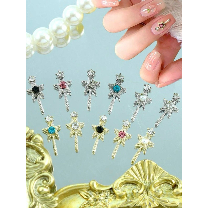 AC.856 ร้านไทย แพ็ค 2 ชิ้น พร้อมส่ง อะไหล่แต่งเล็บสีเงินและทองรูปคทาดาวประดับด้วยเพชร