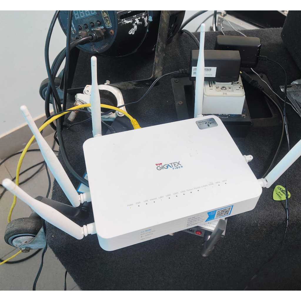 เราเตอร์ไวไฟ ZXHN F688 ไม่มีอะแดปเตอร์ ใช้งานได้เทสแล้ว (มีตำหนิที่เสา)