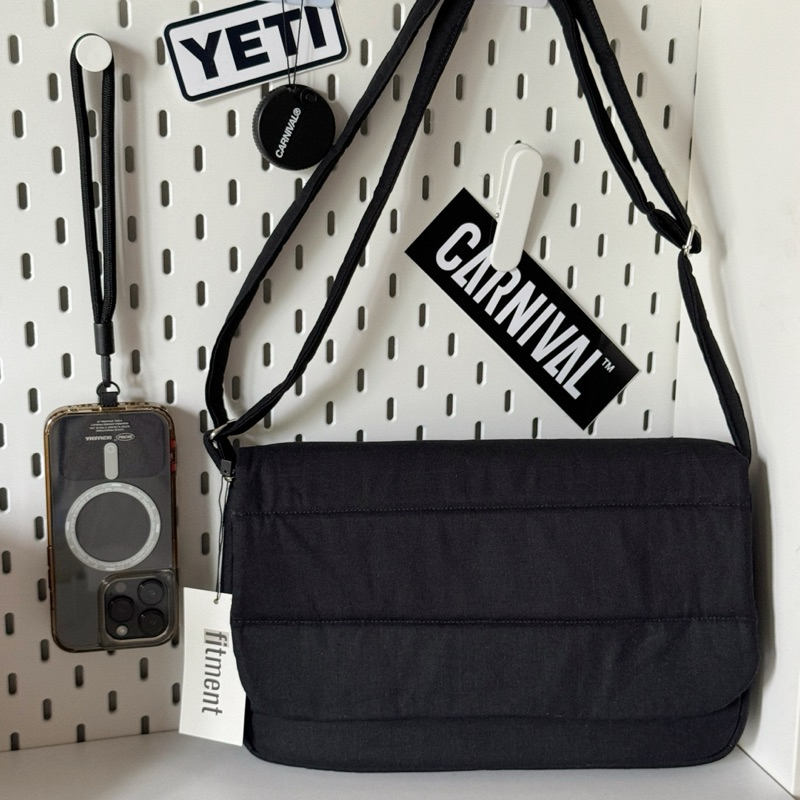 (พร้อมส่ง) fitment crossbody bag  กระเป๋าผู้ชาย กระเป๋าผ้า ใส่ไอแพดได้