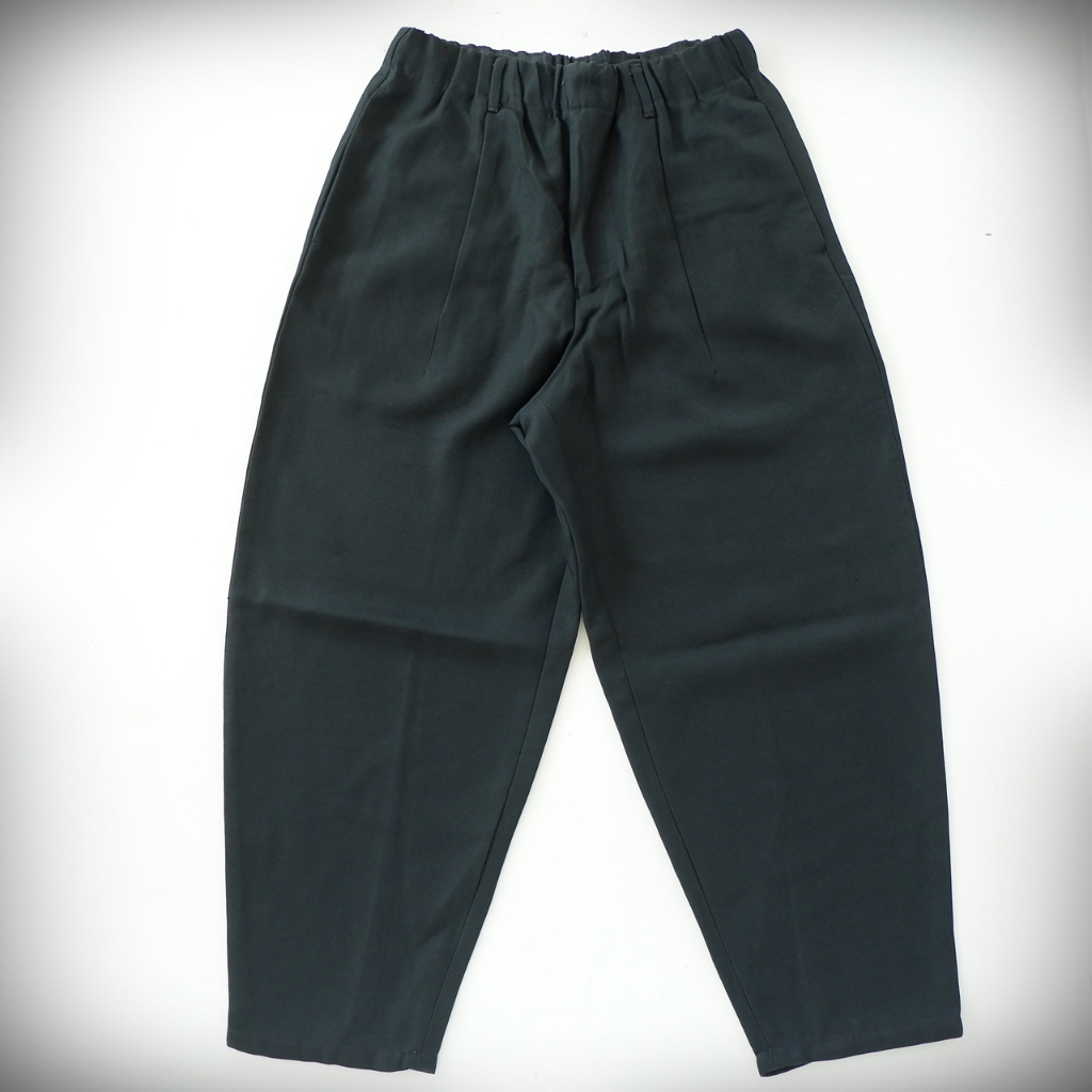 GU Balloon pants Japan street style