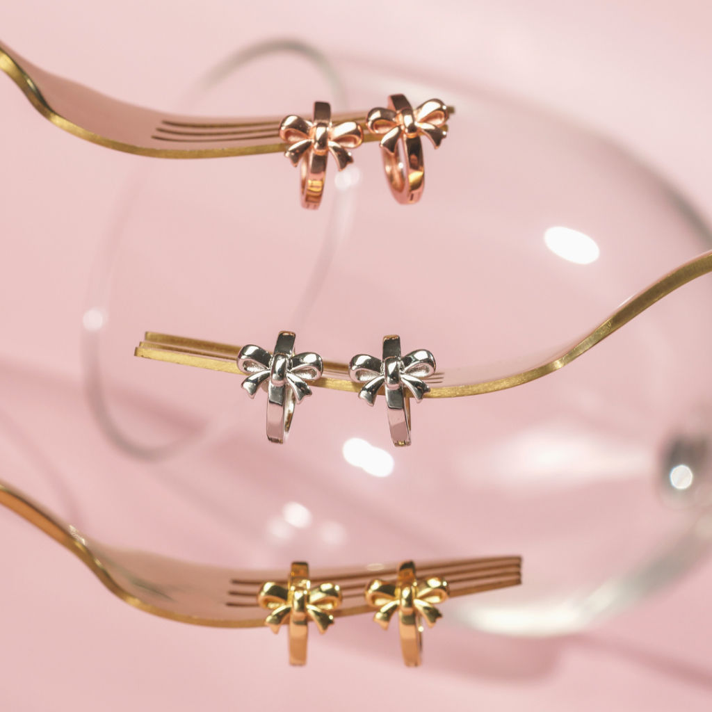 Lady Ribbon Hoop ต่างหูโบว์แบบห่วง
