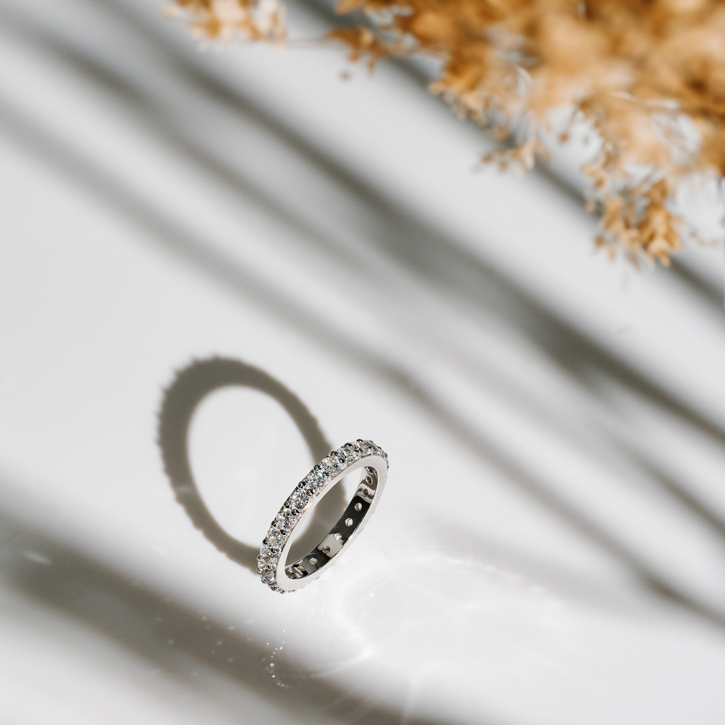 Ar-Kang Collection AKR363 แหวนเงินแท้ แหวนแถวรอบนิ้ว White CZ AAAAA ชุบ Rhodium (เงินแท้92.5%)