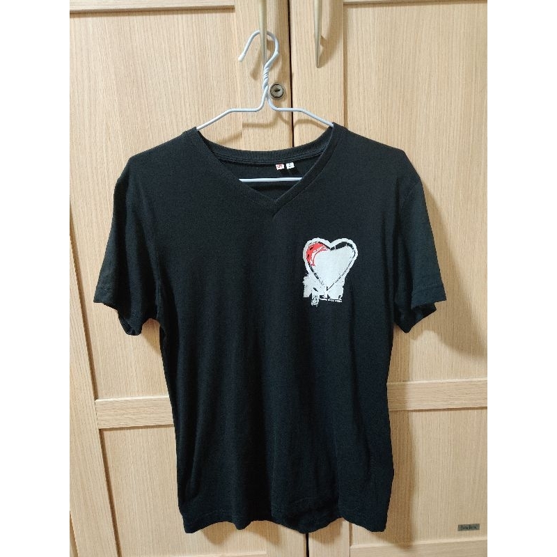 เสื้อยืด Uniqlo UT Lesley Mobo Size (S) มือสอง