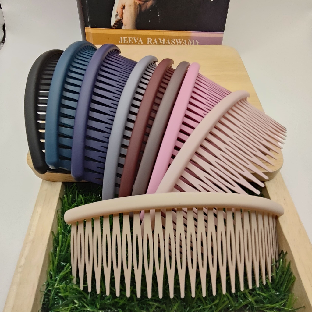 HB10-CM016 หวีสับผม หวีสับรุ่นมาตรฐาน สีแมทด้าน ขนาด 13cm. ฟันยาว 4.5cm.เก็บผมได้ดี ใช้เสียบผมด้านหน้า สะดวกใช้งานง่าย