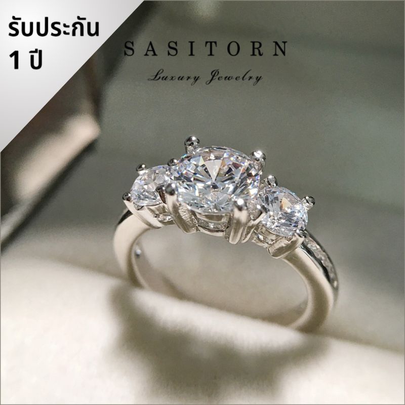 Sasitorn แหวนเพชร​ 3 เม็ด ฝังเพชรบ่าข้าง เพชรเกรดดีที่สุดเทียบเพชรแท้ สวยหรู ใส่ออกงาน ให้ของขวัญ Jewelry ST097
