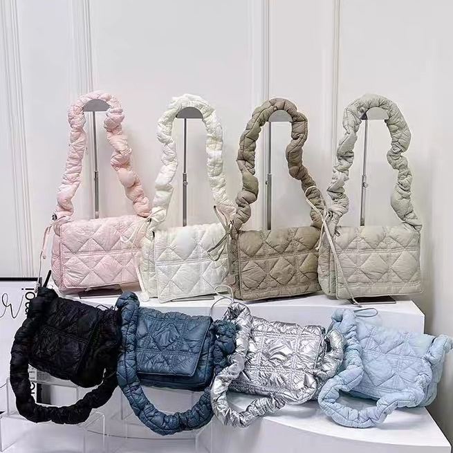 พร้อมส่งในไทย📌BAG-PLY🪅กระเป๋าสะพายข้าง กระเป๋าก้อนเมฆ สไตล์เกาหลี ปรับระดับได้ ผ้าไนล่อน มีซิป มาใหม่นิ่มมาก 🪅
