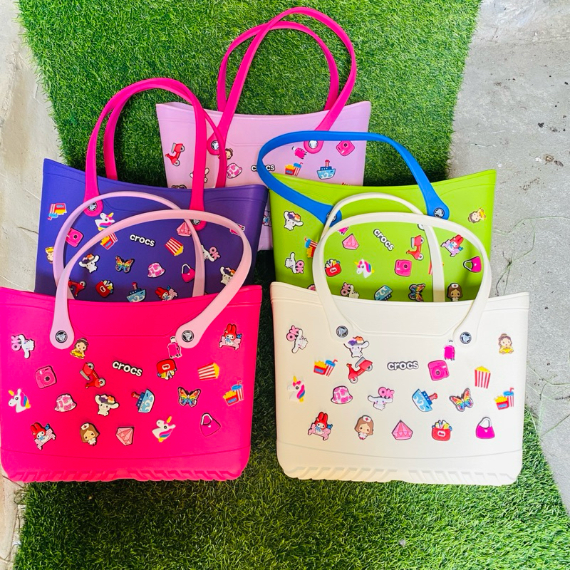 กระเป๋าแบบถือ กระเป๋าcrocs ยางกระเป๋านิ่มใส่สะดวกสบาย ใส่ตามตลาดนัด ได้ดีทนทานใช้งานได้ปกติ
