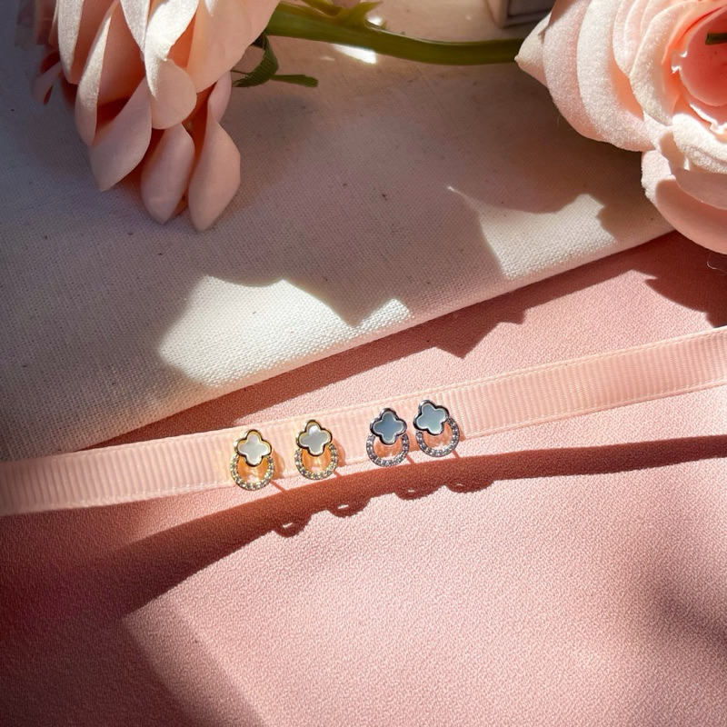 Kissmebythesun – Milin earrings | ต่างหูจี้ดอกไม้ (ก้านเงิน S925)