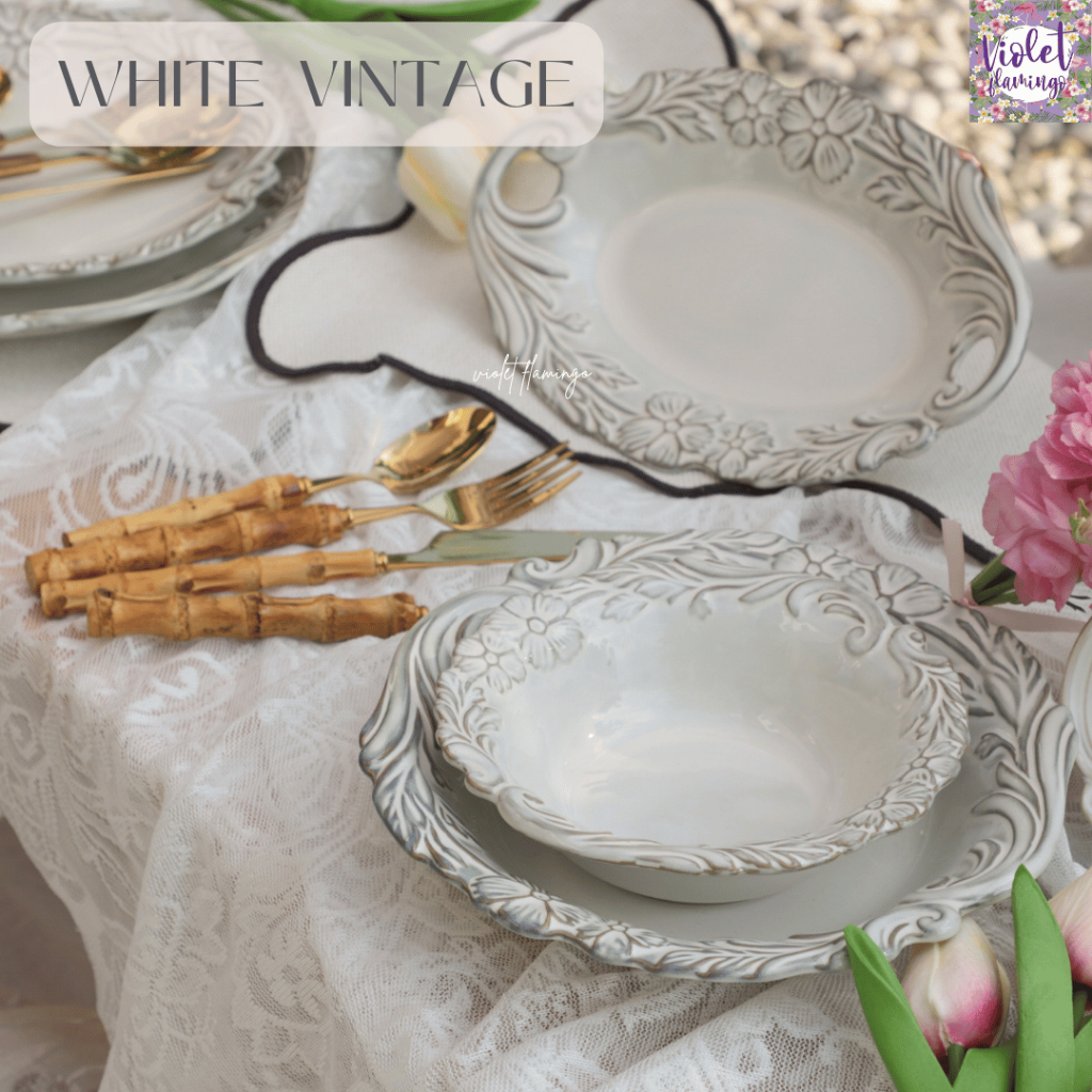 Violet Flamingo [สินค้าพร้อมส่งจากไทย] จานสีขาวสไตล์วินเทจ รุ่น Vintage White จานเซรามิคสลักลายดอกไม้รอบจาน - รูปที่ 4