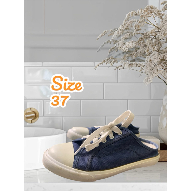 รองเท้าผ้าใบgold city