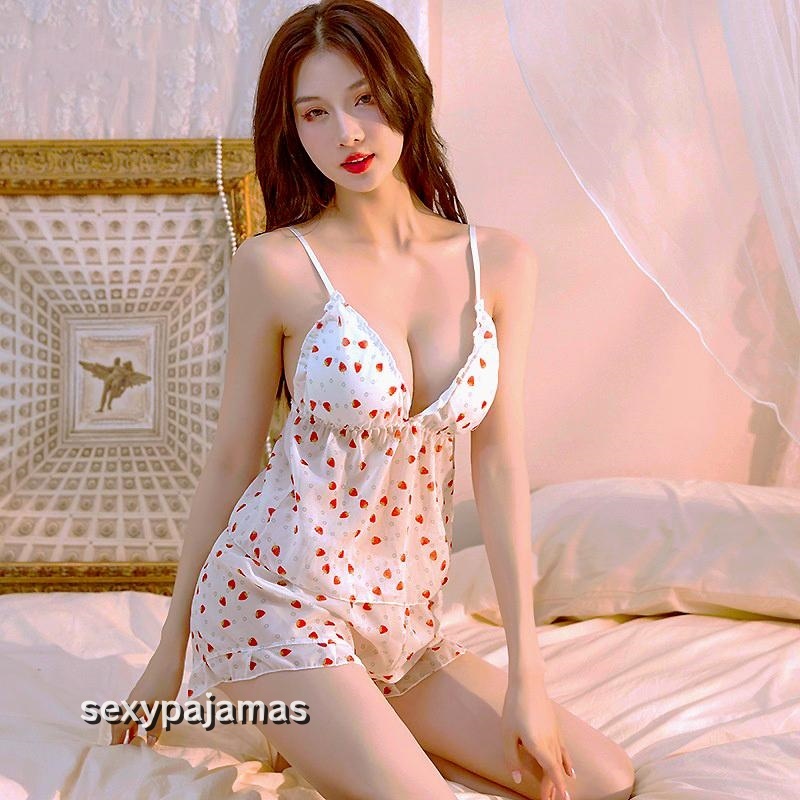 💗sexy pajamas💗ชุดนอนผู้หญิง เซตชุดนอน ชุด2ชิ้น มีฟองน้ำ สุดเซ็กซี่ ทัศนคติ ลายสตรอเบอร์รี่น่ารัก พร้อมส่งจากไทย