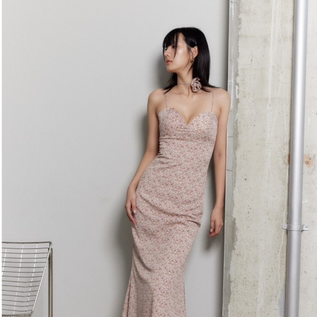 พร้อมส่ง IRIS MAXI DRESS (เดรสยาว มีฟองน้ำในตัว พร้อมโชคเกอร์ดอกไม้)