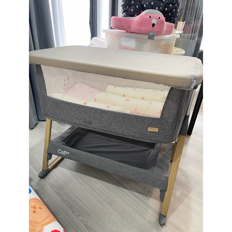 เตียงนอนเด็ก Tutti Bambini - Cozee Bed side crib มือสองสภาพดีค่ะ