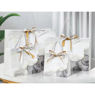 ✅มาใหม่✅พร้อมส่ง..ถุงกระดาษ ถุงใส่ของขวัญ-ของรับไหว้ สีขาวลา…