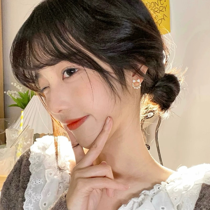 ต่างหู รูปโบว์ล้อมไข่มุก Sasa Earrings (รหัสER15)