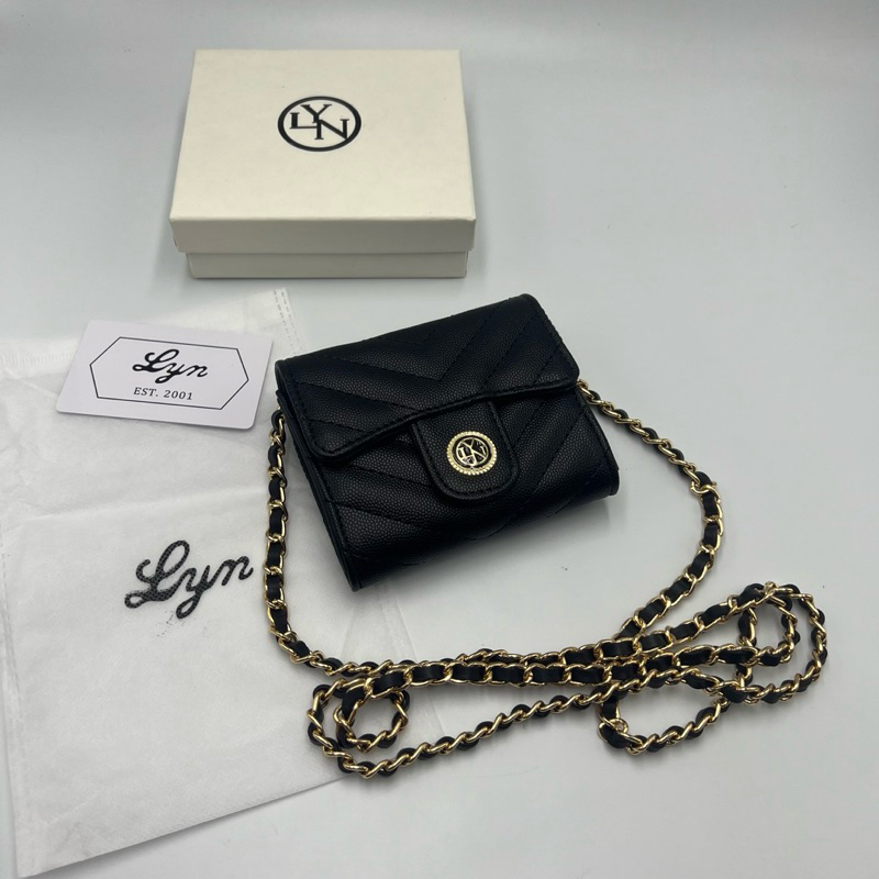 กระเป๋าสะพายข้าง ขนาดมินิของลินใบเล็กน่ารัก 5 นิ้ว มีช่องใส่บัตรได้ช่องซิปใส่เหรียญได้งานสวยอุปกรณ์ครบมีพร้อมส่ง