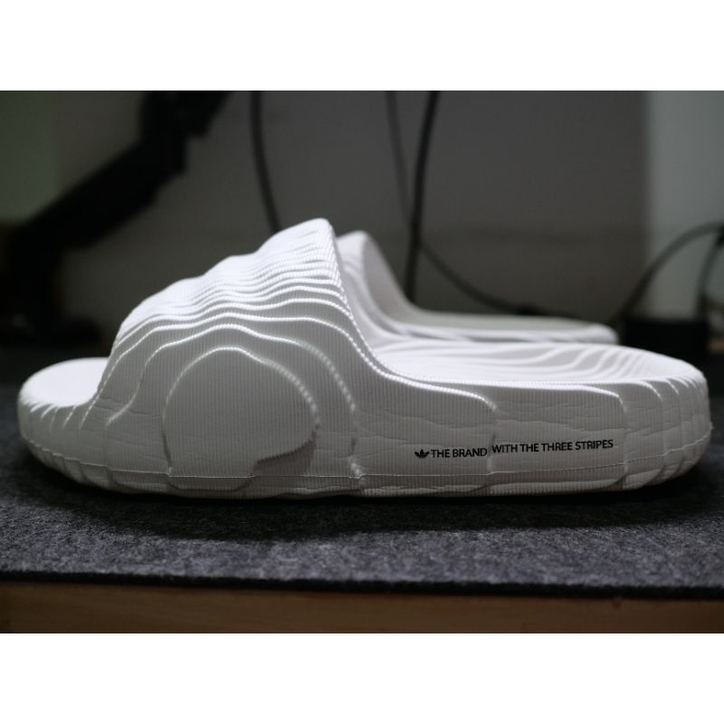 รองเท้าแตะ adidas มือสอง 8UK adilette 22 men สีขาว HQ4672