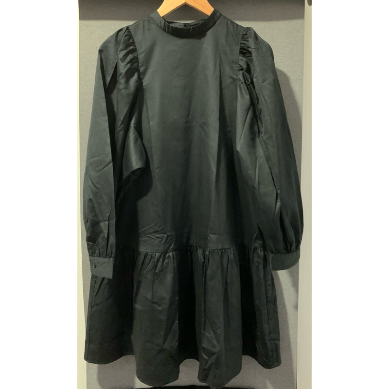 A79เดรสดำ(super black)ทรงขนมชั้น แบรนด์GU ผ้าcottton+โพลี45% Size M อกหน้าผ้า42'' ยาว35''(มือ✌️เหมือ