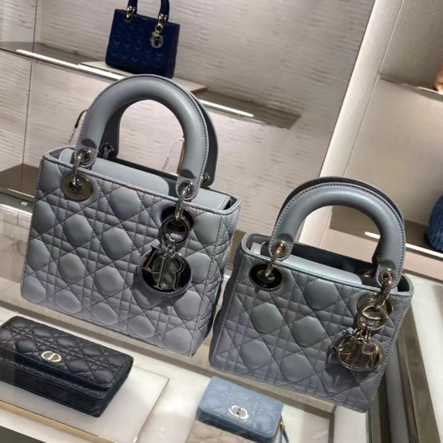 Dior/Classic Lady Series/Medium/Lambskin/Range Pattern/Crossbody Bag/Handheld Lady Bag/ของแท้ 100%