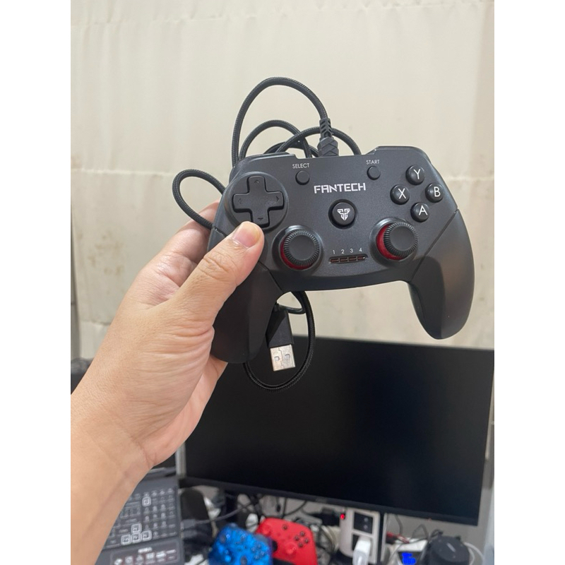 FANTECH GP12 Gaming Controller จอยเกมมิ่ง joystick ระบบ X-input รูปทรงสไตล์ สำหรับ PC มือสอง